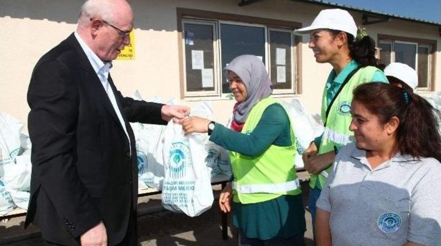 Başkan Kurt, Bayramda İş&ccedil;ileri Yalnız Bırakmadı