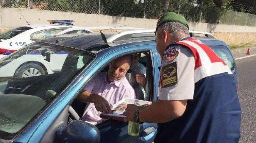 Elazığ'da Jandarmadan Bayram Kutlaması