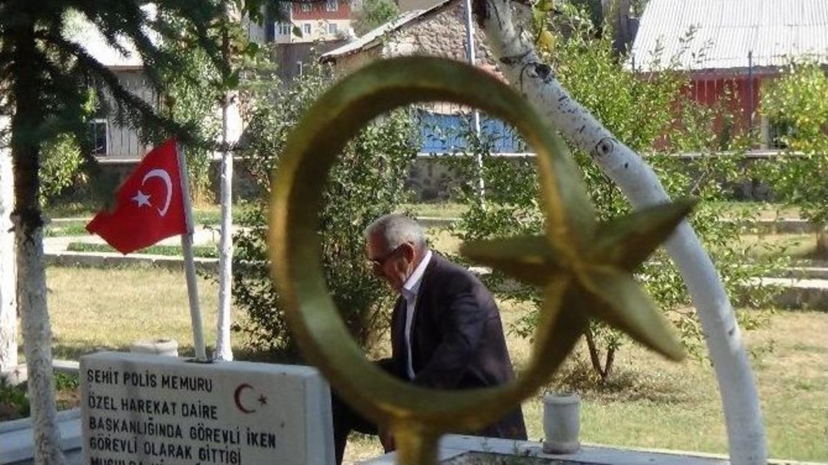 Kars&rsquo;ta Protokol Şehitlikte Bayramlaştı