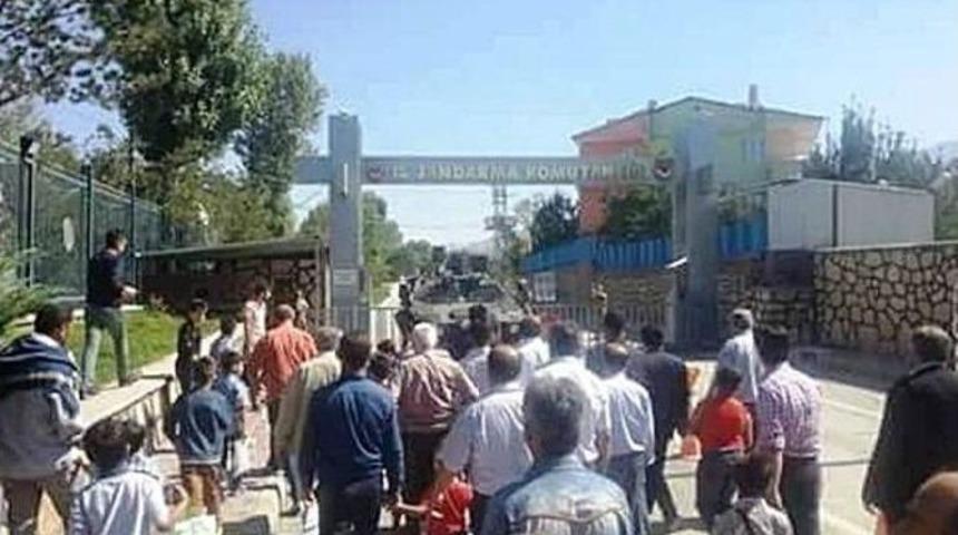 K&ouml;yl&uuml;ler Askerlerle Bayramlaştı