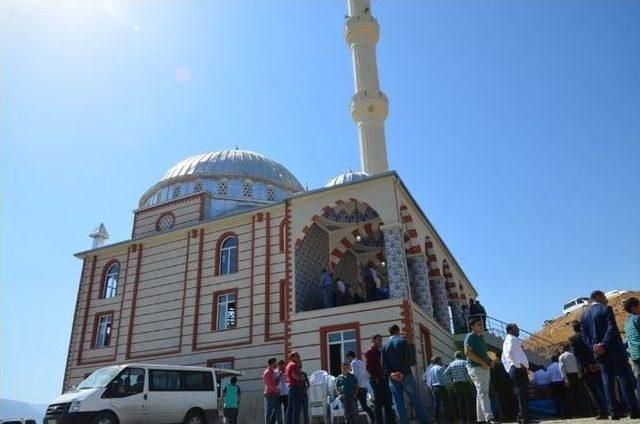 Hayırseverlerin Yaptırdığı Cami A&ccedil;ıldı 2