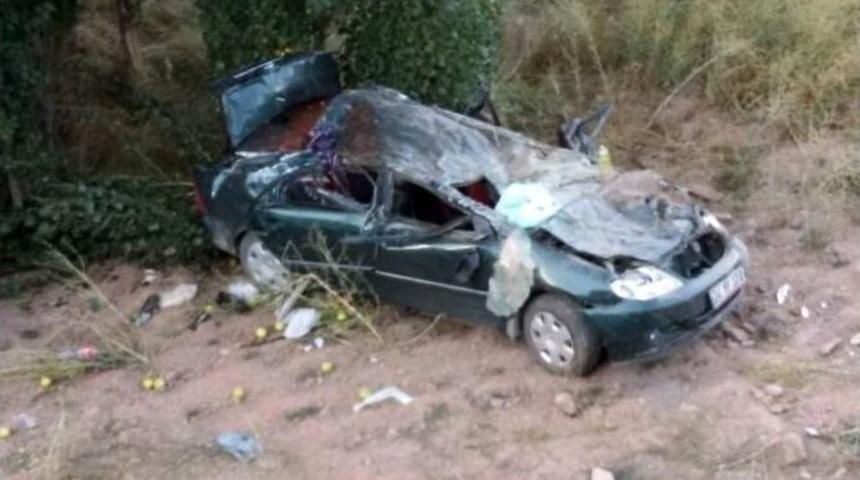 G&uuml;m&uuml;şhane&rsquo;de Trafik Kazası: 3 Yaralı