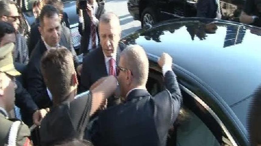 Cumhurbaşkanı Erdoğan Annesi Ve Babasının Mezarını Ziyaret Etti