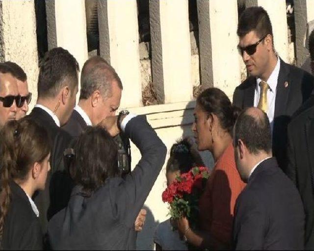 Cumhurbaşkanı Erdoğan Annesi Ve Babasının Mezarını Ziyaret Etti