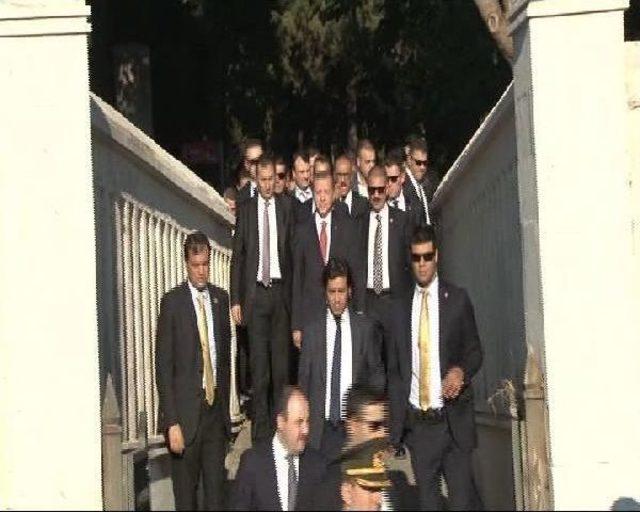 Cumhurbaşkanı Erdoğan Annesi Ve Babasının Mezarını Ziyaret Etti
