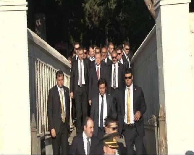 Cumhurbaşkanı Erdoğan Annesi Ve Babasının Mezarını Ziyaret Etti 2