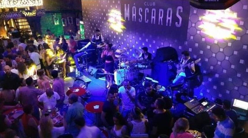 Kuşadası&rsquo;nda Eğlence Sekt&ouml;r&uuml; Bayram Yaptı