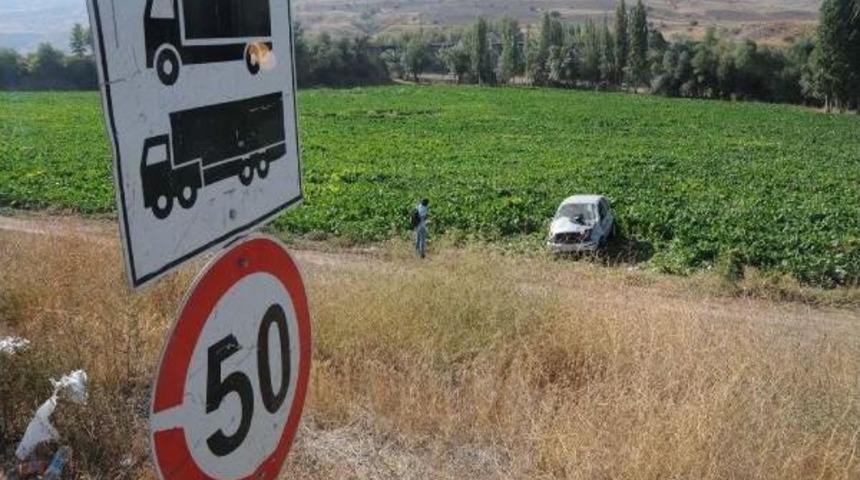 Şarampole Yuvarlanan Otomobilde 5 Yaralı