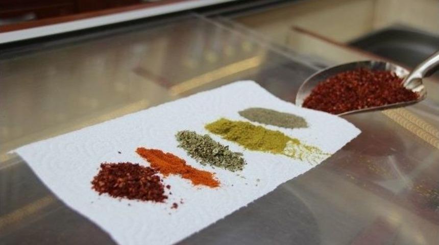 Etlerine Lezzet Katmak İsteyen Vatandaşlar Baharat&ccedil;ıları Tercih Etti