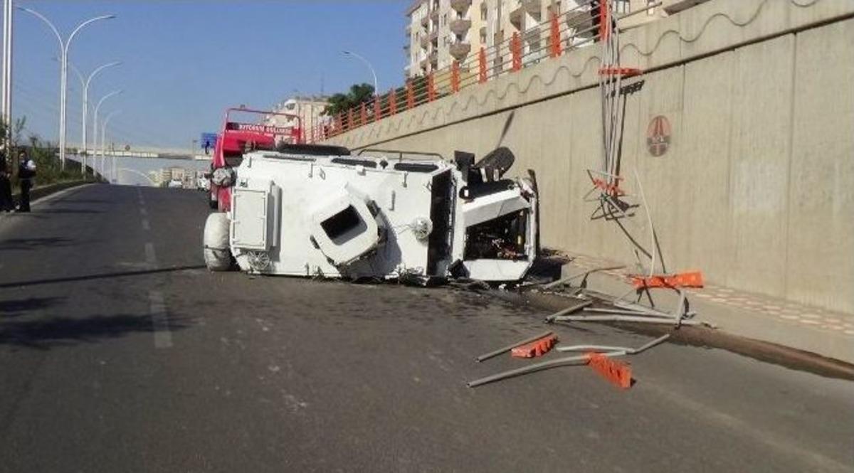 Polis Aracı Takla Attı: 1&rsquo;i Ağır, 3 Yaralı