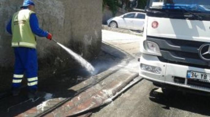 Keçiören’in Pırıl Pırıl Olması İçin Belediye Ekiplerinin Çalışmaları Aralıksız Sürüyor