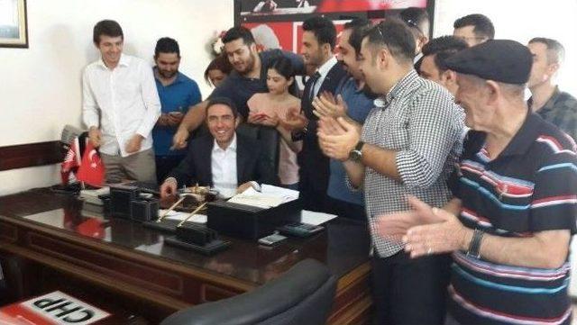 Gen&ccedil;lik Kollarından Chp İl Başkanına S&uuml;rpriz Doğum G&uuml;n&uuml; Kutlaması 1