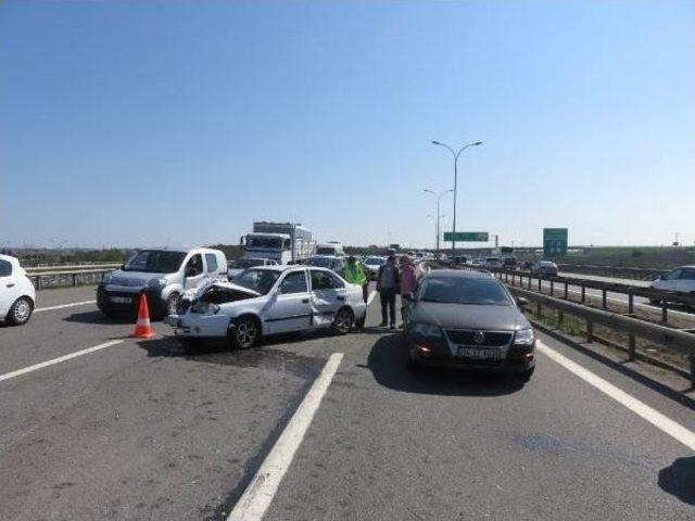 Tem de Zincirleme Trafik Kazası: 8 Yaralı 1
