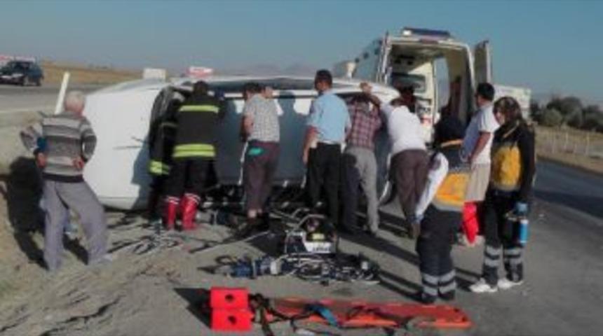 Bayram Ziyareti Yolunda Kaza: 4 Yaralı