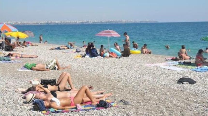 Bayramda Antalya Sahilleri Boş Kalmadı