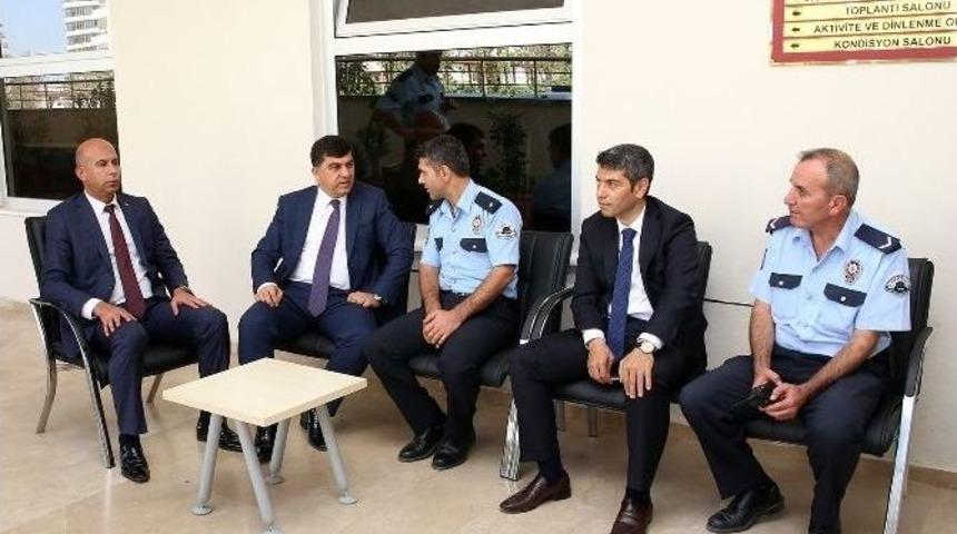 Başkan Fadıloğlu G&ouml;revi Başındaki Polislerin Bayramını Kutladı