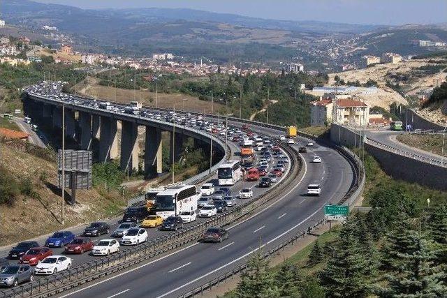 Tatilcilerin Dönüş Çilesi Başladı