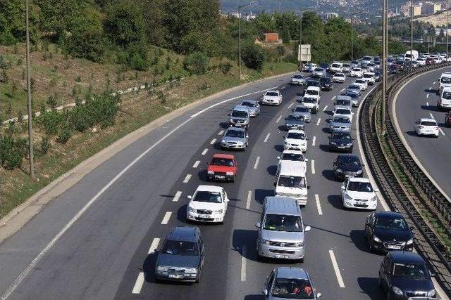 Tatilcilerin Dönüş Çilesi Başladı