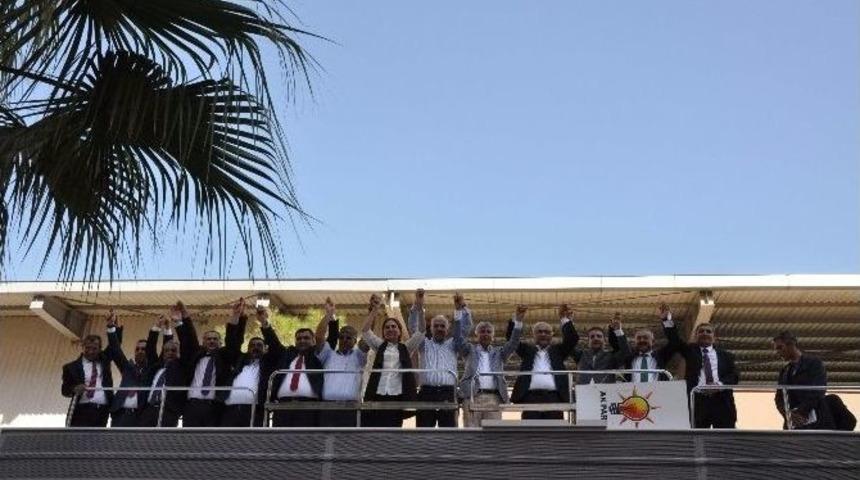 L&uuml;tfi Elvan, Tarsus&rsquo;ta Bayramlaşma T&ouml;renine Katıldı