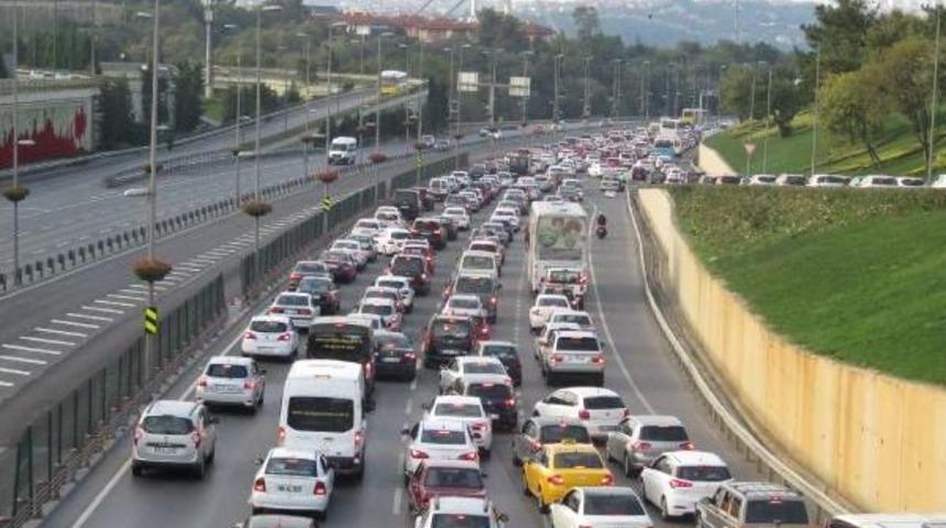 Bayram Tatili D&ouml;n&uuml;ş&uuml; K&ouml;pr&uuml;lerde Yoğunluk Yaşanıyor