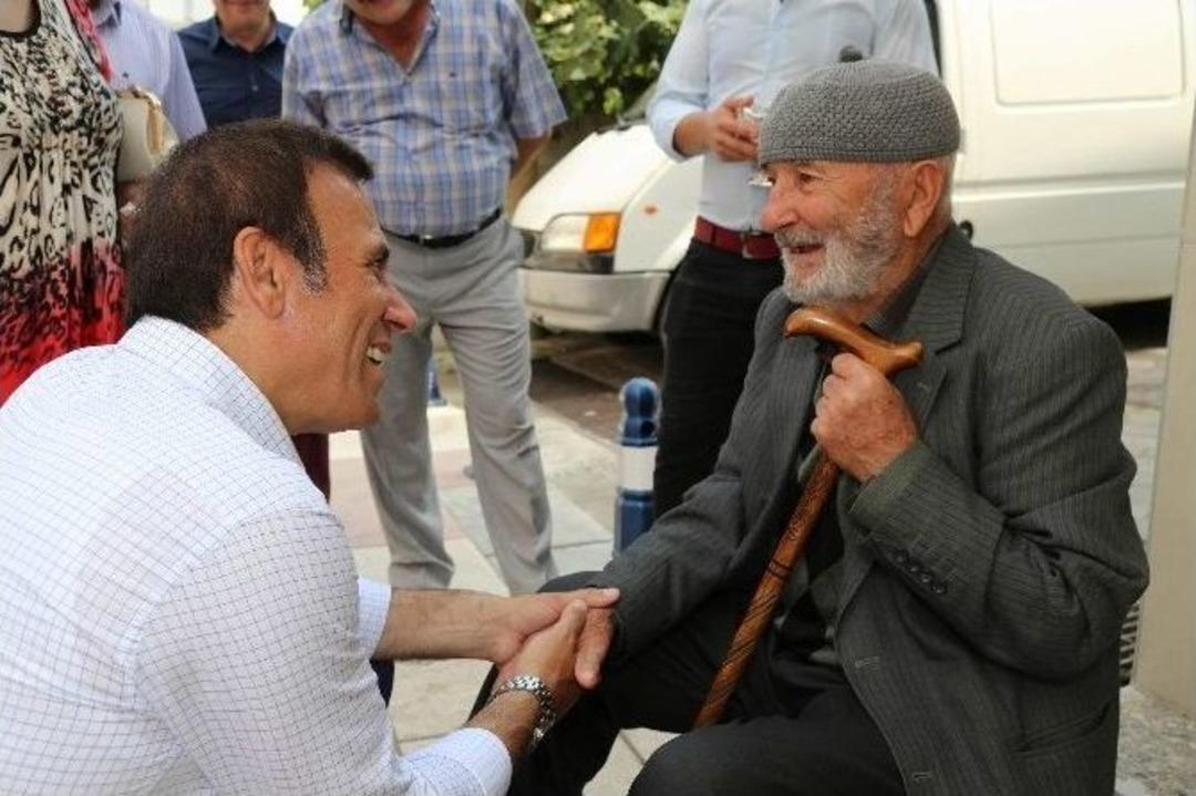 Başkan Gen&ccedil;, Esnafla Bayramlaştı