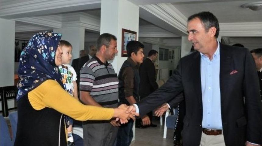 Ayvalık&rsquo;ta Bayramlaşma Huzur İ&ccedil;inde Ger&ccedil;ekleşti