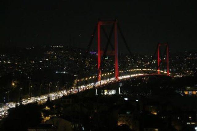 İstanbul'da Trafik Yoğunluğu Akşam Saatlerinde De Devam Ediyor