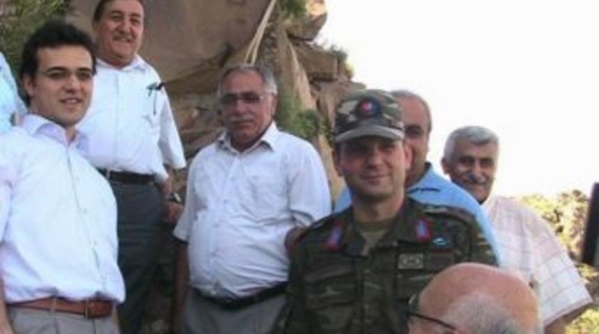 Pkk Kağızman&rsquo;da Barış El&ccedil;isi Olan Binbaşıyı Şehit Etti