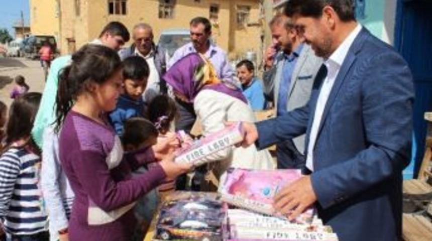Derbent Belediyesi&rsquo;nden &Ccedil;ocuklara Bayram Hediyesi Oyuncak