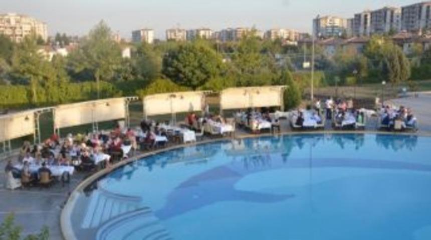 Ak Parti Diyarbakır Milletvekili Adayı Ebubekir Bal, Kanaat &Ouml;nderleri Ve Muhtarları Yemekte Ağırladı