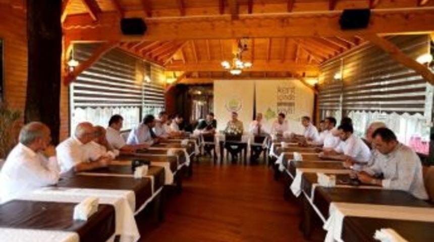 Başkan To&ccedil;oğlu Ak Parti İl&ccedil;e Başkanlarıyla Bir Araya Geldi