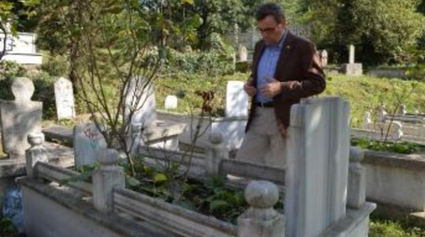 Chp&rsquo;li Vekil Adayı Aile Kabristanlığını Ziyaret Etti