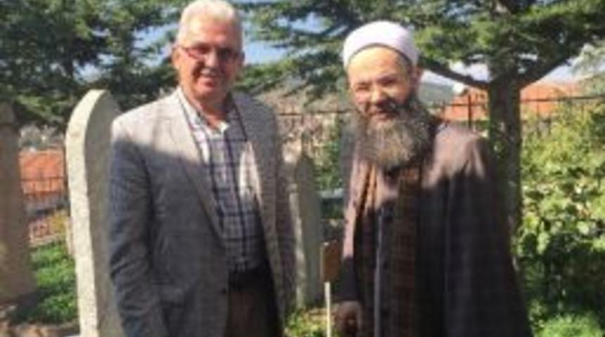 C&uuml;bbeli Ahmet Hoca, Ahmet Siyahi Hz.&rsquo;nin T&uuml;rbesini Ziyaret Etti