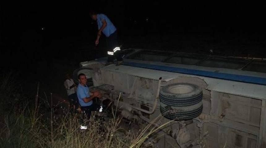 Tarım İş&ccedil;ilerini Taşıyan Midib&uuml;s Kanala U&ccedil;tu: 9 Yaralı