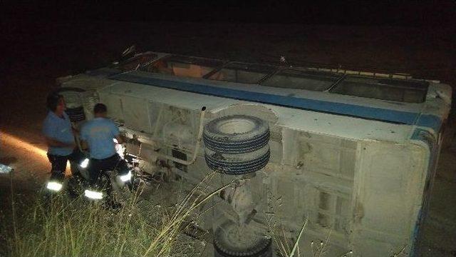 Tarım İş&ccedil;ilerini Taşıyan Midib&uuml;s Kanala U&ccedil;tu: 9 Yaralı 1