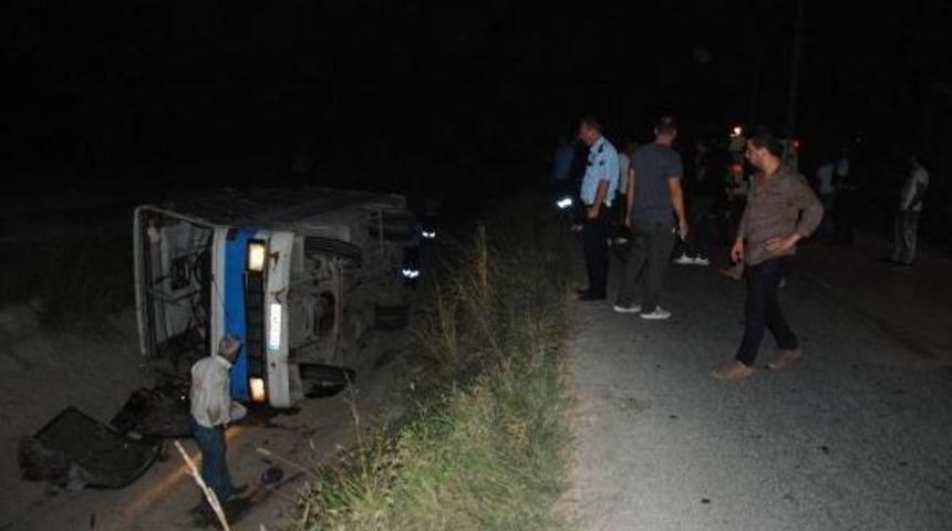 Tarım İş&ccedil;ilerini Taşıyan Midib&uuml;s Kanala U&ccedil;tu