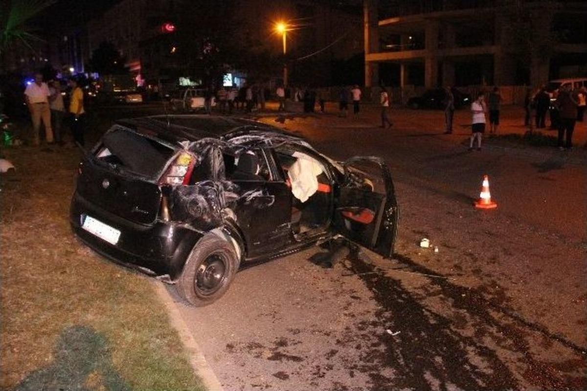 Karşı Şeride Ge&ccedil;en Otomobildeki Yaralılar Ka&ccedil;tı