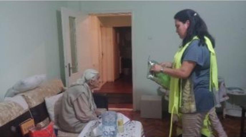 G&ouml;n&uuml;ll&uuml;ler Bayramda Yaşlıları Unutmadı