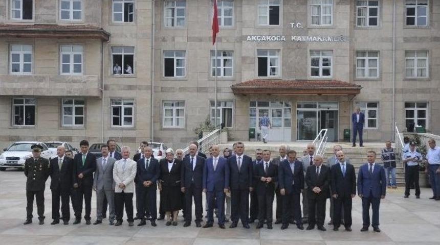 Ak&ccedil;akoca&rsquo;da İlk&ouml;ğretim Haftası &Ccedil;elenk Sunumu İle Başladı