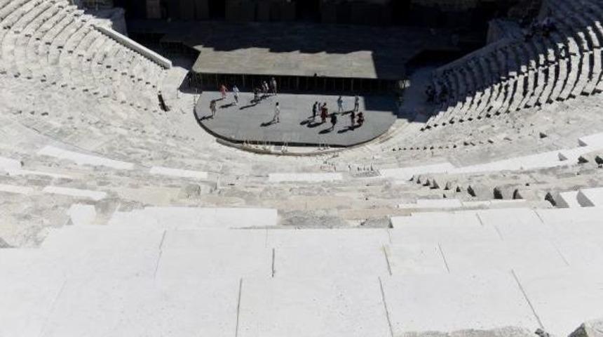 Aspendos Restorasyonunda 'mutfak Mermeri' Eleştirisi