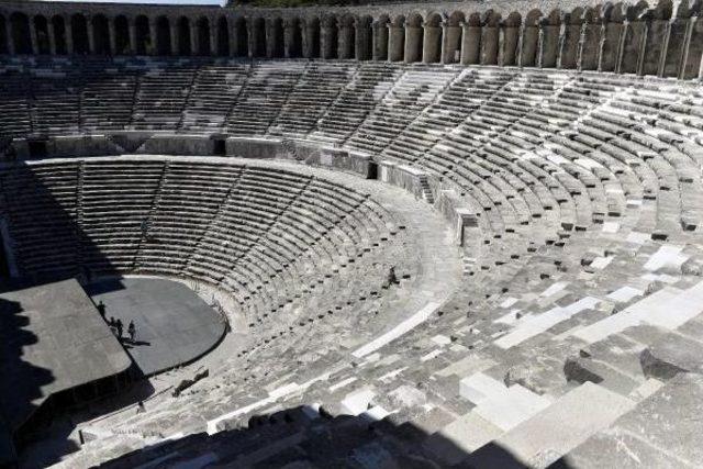 Aspendos Restorasyonunda 'mutfak Mermeri' Eleştirisi