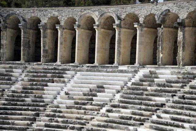 Aspendos Restorasyonunda 'mutfak Mermeri' Eleştirisi