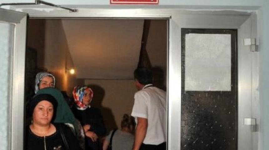 Rize&rsquo;De 1600 Kişinin Işe Alınacağını Duyanlar Kuyruk Oluşturdu