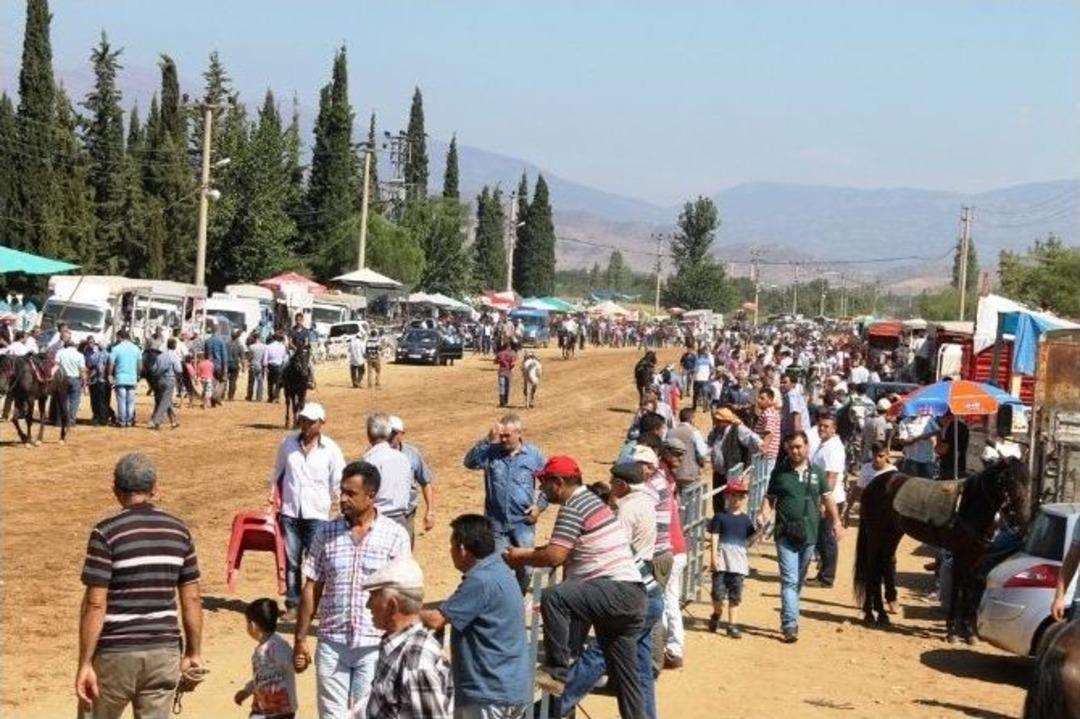 197 At İzmir&rsquo;de Tozu Dumana Kattı