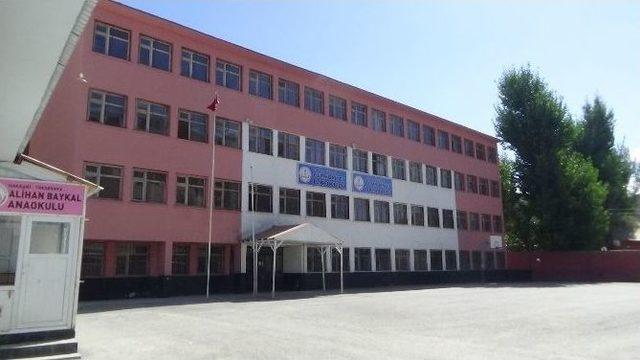 Yüksekova’da Okullar Boş Kaldı
