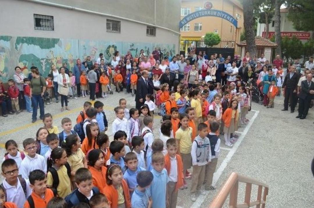 Kula&rsquo;da 7 Bin 600 &Ouml;ğrenci İ&ccedil;in Ders Zili &Ccedil;aldı