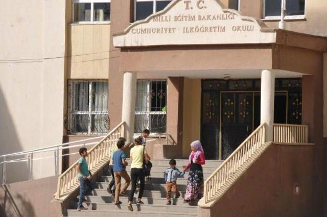 Hakkari de Boykot &Ccedil;ağrısı Nedeniyle Bazı Sınıflar Boş Kaldı 2