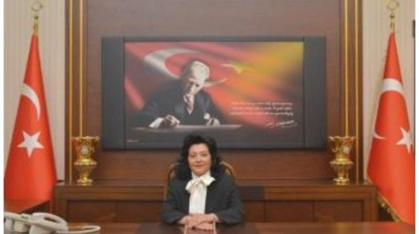 Kırklareli Valisi Eseng&uuml;l Civelek: "geleceğin Teminatı Olan &Ccedil;ocuklarımızı En G&uuml;zel Şekilde Yetiştirmek Hepimizin Ortak Hedefidir"