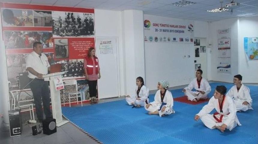 Kızılay&rsquo;ın Başarılı Taekwondocularına Bayram Hediyesi