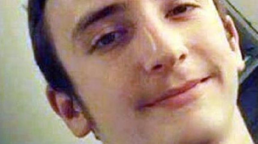 Restoranda &Ouml;ld&uuml;r&uuml;ld&uuml;